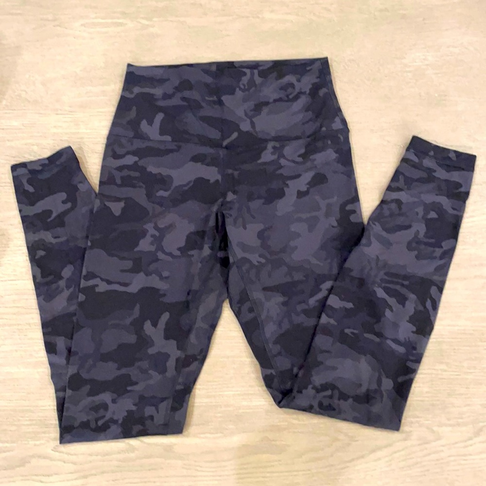 Lululemon black camo leggings. Size 6.